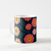 Niedliche Tasse mit Daisy Pattern auf tiefblau (Vorderseite Links)
