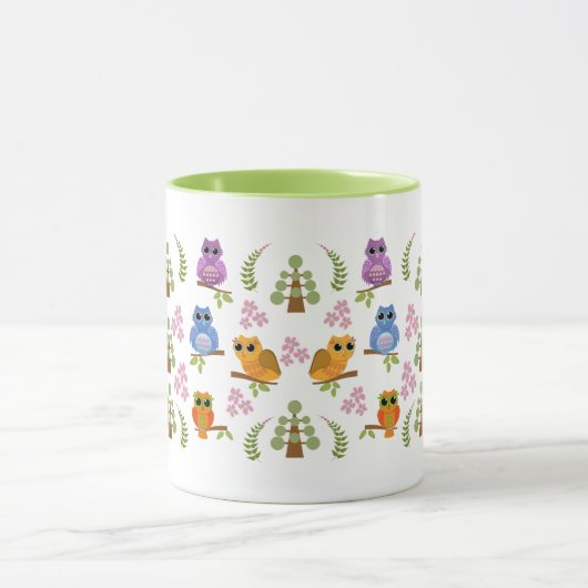 Niedliche Tasse mit Eulen, Bäumen, Blumen u. (Zentrum)
