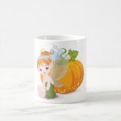 Niedliche Tasse und eine Kürbiskaffee (Mittel)