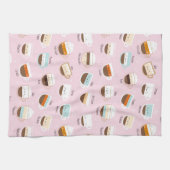 Niedliche Tassen Kaffee auf hellrosa Geschirrtuch (Horizontal)