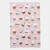 Niedliche Tassen Kaffee auf hellrosa Geschirrtuch (Vertikal)