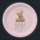 Niedliche Teddy Bear Pink Girl Babydusche Pappteller<br><div class="desc">Fügen Sie Ihrem Baby-Duschtisch eine süße Touch mit dieser Teddy-Bärenpapiertafel-Konstruktion hinzu. Mit einem sanften Aquarellbär vor einem rot-rosa Hintergrund verbindet es Charme mit Praxisnähe für Ihre Feier. Diese Teller sind ideal, um Essen und Desserts zu servieren, während Sie Ihr Thema in sich behalten. Personalisieren Sie mit Namen, und Datum, um...</div>