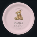 Niedliche Teddy Bear Pink Girl Babydusche Pappteller<br><div class="desc">Fügen Sie Ihrem Baby-Duschtisch eine süße Touch mit dieser Teddy-Bärenpapiertafel-Konstruktion hinzu. Mit einem sanften Aquarellbär vor einem rot-rosa Hintergrund verbindet es Charme mit Praxisnähe für Ihre Feier. Diese Teller sind ideal, um Essen und Desserts zu servieren, während Sie Ihr Thema in sich behalten. Personalisieren Sie mit Namen, und Datum, um...</div>
