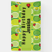 Niedliche Tennisschläger mit Ladvögeln Banner (Vertikal)