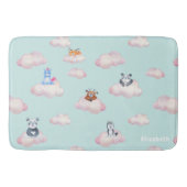 Niedliche Tiere auf Clouds Monogramm Badematte (Vorderseite)