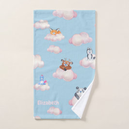 Niedliche Tiere auf Wolken Monogram Kids Handtuch