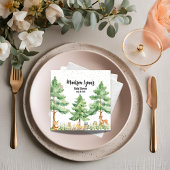 Niedliche Tiere aus Holz füttern eine Babydusche Serviette