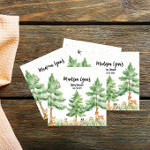 Niedliche Tiere aus Holz füttern eine Babydusche Serviette