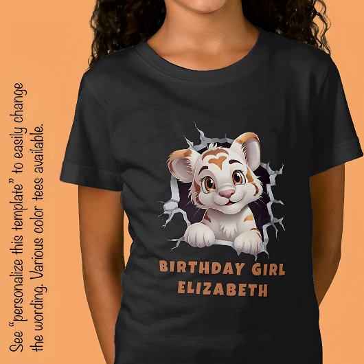 Niedliche Tiger-Kube pinkelt aus Loch Orang T-Shirt