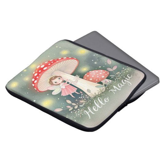 Niedliche Tiny Fee auf der Pilzdecke Laptopschutzhülle (Vorne Oben)