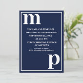 Niedliche trendy stylish Monogram Navy Blue Weddin Einladung (Stehend Vorderseite)