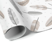 Niedliche Tribal Federn in neutralen Farben auf we Geschenkpapier (Rolleneckpunkt)