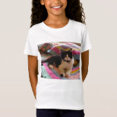 Niedliche Tuxedo Katzen auf Crochet Rug Girls T Sh T-Shirt (Vorderseite)