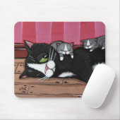 Niedliche Tuxedo-Katzen-Babysitting Kätzchen Mousepad (Mit Mouse)