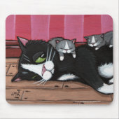 Niedliche Tuxedo-Katzen-Babysitting Kätzchen Mousepad (Vorne)