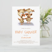 Niedliche Twin Owls Babydusche Einladung (Stehend Vorderseite)