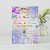 Niedliche Twins Mermaids und Pirates Birthday Part Einladung (Stehend Vorderseite)