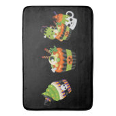 Niedliche und cremefarbene Halloween-Leckereien Badematte (Vorderseite Vertikal)