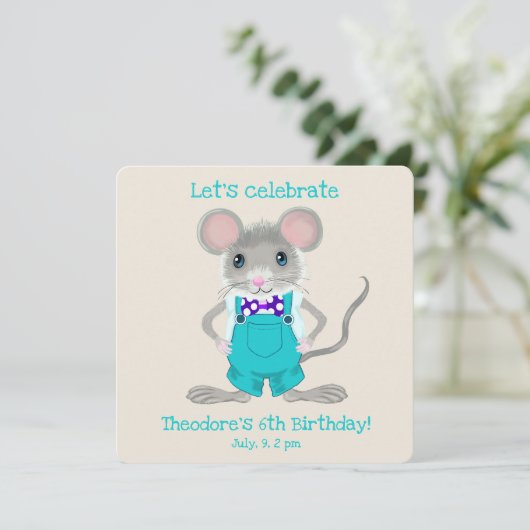 Niedliche und elegante Kleinmaus zum Geburtstag Einladung (Stehend Vorderseite)