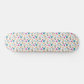 Niedliche und farbenfrohe Jungtiermuster Skateboard (Horizontal)