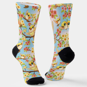Niedliche und glückliche Vögel unter Frühlingsblum Socken