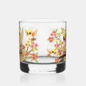 Niedliche und glückliche Vögel unter Frühlingsblum Whiskyglas (Rechts)