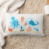 Niedliche Unterwasserwelt. Wassersport. Meereslebe Lendenkissen (Decke)