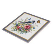 Niedliche Vogelliebhaber, die Küchenarbeit machen Fliese (Seite)