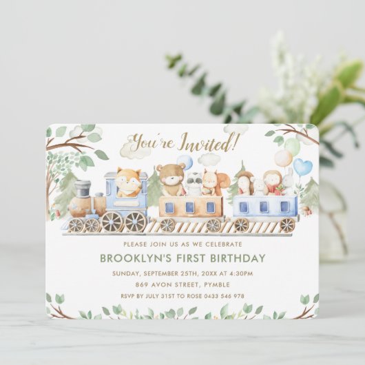 Niedliche Waldtiere Bahn Grüne Geburtstag Einladung (Stehend Vorderseite)