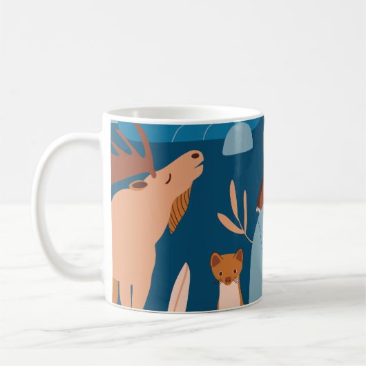 Niedliche Waldtiere, dunkles, nahtloses Design. Kaffeetasse (Links)