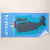 Niedliche Wale mit Segelboot Cartoon Strandtuch (Vorderseite)