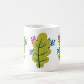 Niedliche Wanzen essen grünes Blatt Kaffeetasse (Mittel)