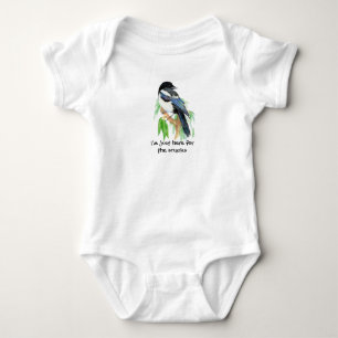 Niedliche Wasserfarbe Magpie Bird Hier für Snacks Baby Strampler