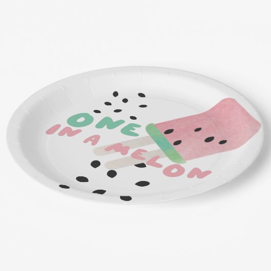 Niedliche Wassermelone im Melon Pappteller (Schrägansicht)