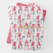 Niedliche Weihnachts-Gnome-Schneeflocken Streifen Geschenkpapier Set (Beispiel)