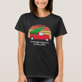 Niedliche Weihnachtsfamilie Wiedersehen Red Truck T-Shirt (Vorderseite)