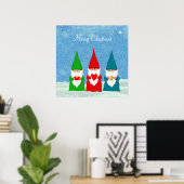 Niedliche Weihnachtsgnomaden in Blau Rot und Grün Poster (Heimbüro)