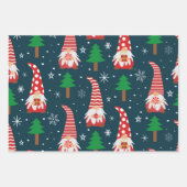 Niedliche Weihnachtsgnomen mit Bäumen und Schneefl Geschenkpapier Set (Vorderseite)