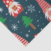 Niedliche Weihnachtsgnomen mit Bäumen und Schneefl Seidenpapier (Detail)