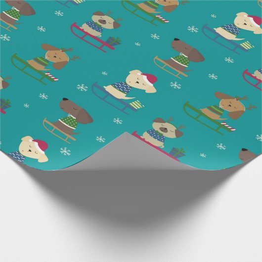 Niedliche Weihnachtshunde auf Sleds Pattern Geschenkpapier (Ecke)