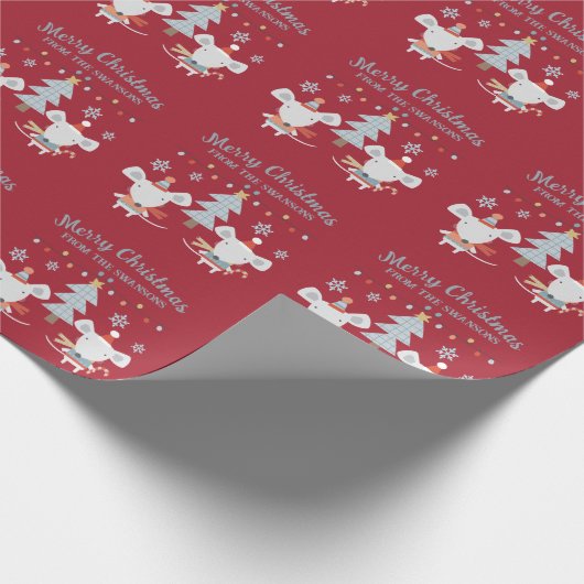 Niedliche Weihnachtsmäuse und Baum auf Burgund Rot Geschenkpapier (Ecke)