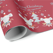Niedliche Weihnachtsmäuse und Baum auf Burgund Rot Geschenkpapier (Rolleneckpunkt)