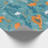 Niedliche Weihnachtsvögel und Schneeflocken Geschenkpapier (Ecke)