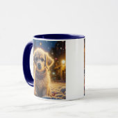 Niedliche Weihnachtswelpen auf einer schneebedeckt Tasse (Vorderseite Links)