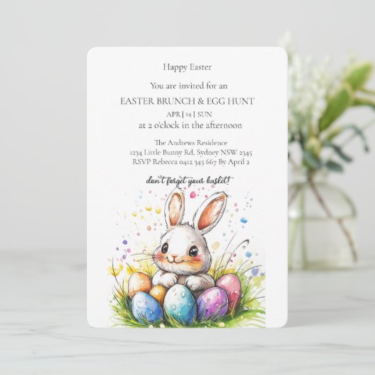 Niedliche weiße Bannerei mit Eiern und Eierjagd Einladung (Stehend Vorderseite)
