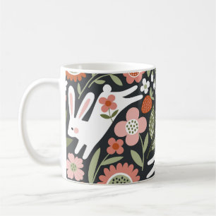 Niedliche, weiße Kaninchen, Vintages Blumenmuster. Kaffeetasse