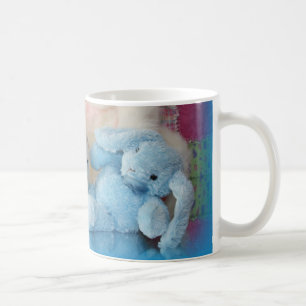 Niedliche weiße Ostern-Welpen-Hunde-u. Kaffeetasse