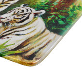 Niedliche weiße Tiger im Dschungel. Jetzt kaufen Schneidebrett (Ecke)