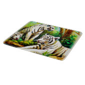 Niedliche weiße Tiger im Dschungel. Jetzt kaufen Schneidebrett (Ecke)
