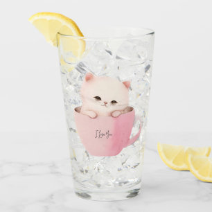 Niedliche weißrosa Katze im Teecup Glas